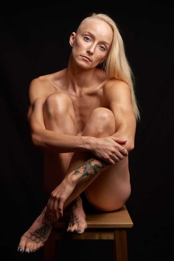 Simone Hoej by Kenneth Svendlund